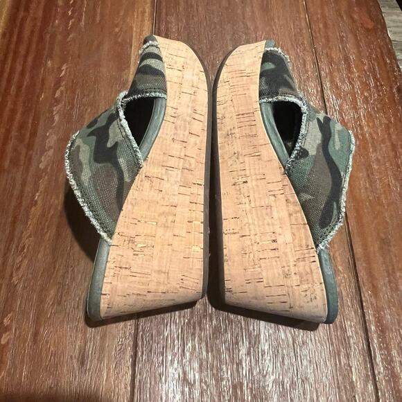 Chocolat Blu Camo Wild Two Strap Criss Cross Wedge Sandal Shoe Size 6 - Picture 5 of 8